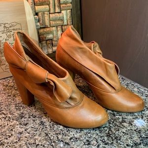 Jeffrey Campbell Havana Gate Tan Heeled Booties Size 8 1/2